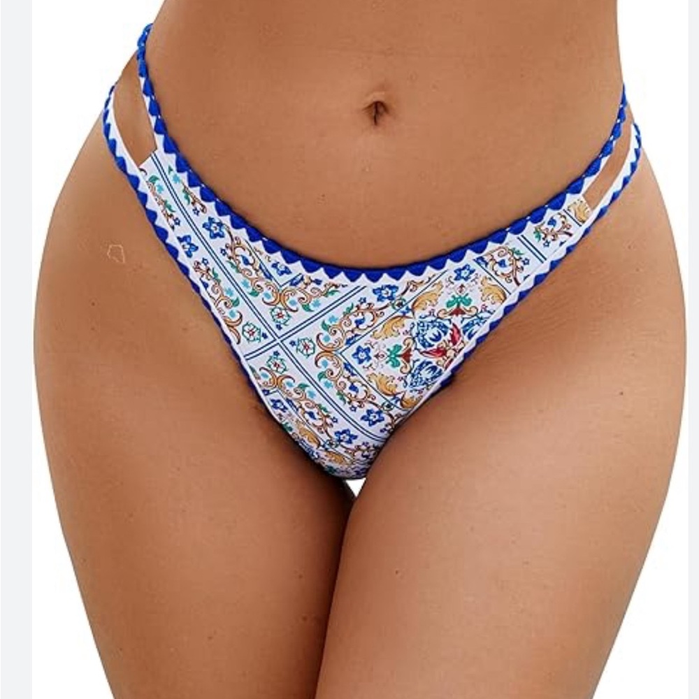ZAFUL Ribbed High Cut Bikini bottom.  Size M.  New with tag.